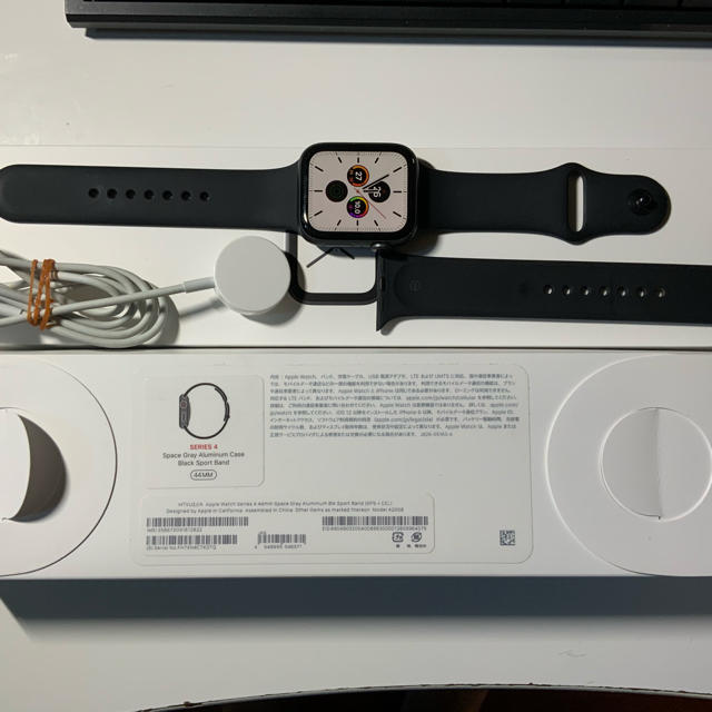 Apple Watch Series 4 GPS+Cellular 44mmのサムネイル