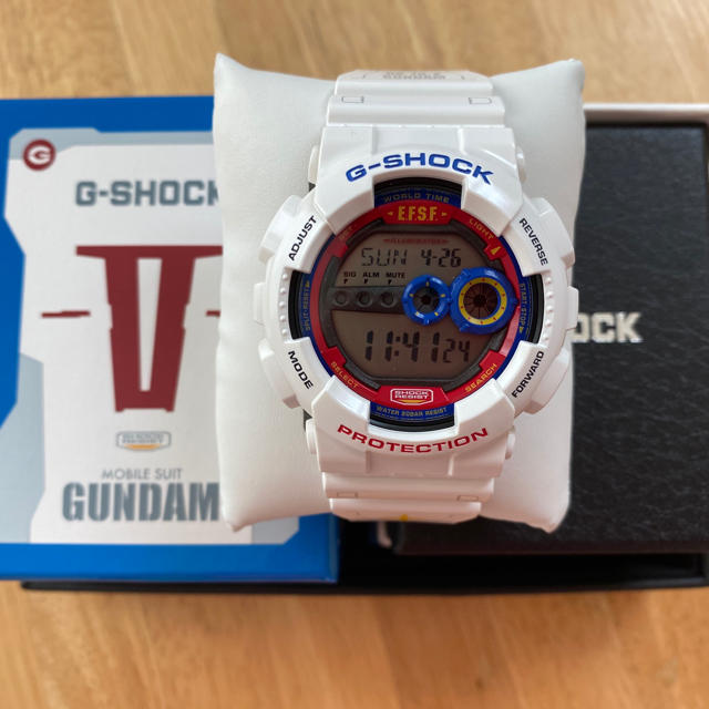 「機動戦士ガンダム35周年記念限定モデル　G-SHOCK×GUNDAM」のサムネイル