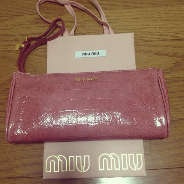 miumiu(ミュウミュウ)のmiumiuクラッチバック♡ レディースのバッグ(クラッチバッグ)の商品写真