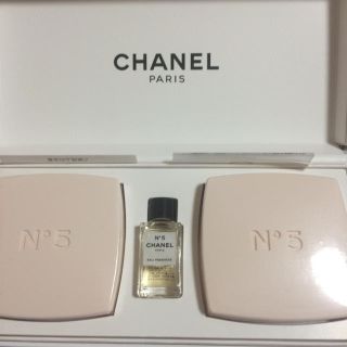 シャネル(CHANEL)のCHANEL 石鹸（ミニ香水付き）(ボディソープ/石鹸)