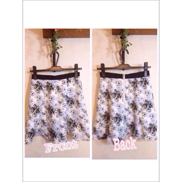 Apuweiser-riche(アプワイザーリッシェ)の♡モノクロフラワーフレアスカート♡ レディースのスカート(ミニスカート)の商品写真