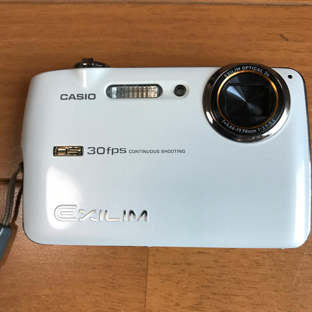 CASIO(カシオ)のCASIO EXILIM 高速連写デジタルカメラ EX-FS10 スマホ/家電/カメラのカメラ(コンパクトデジタルカメラ)の商品写真