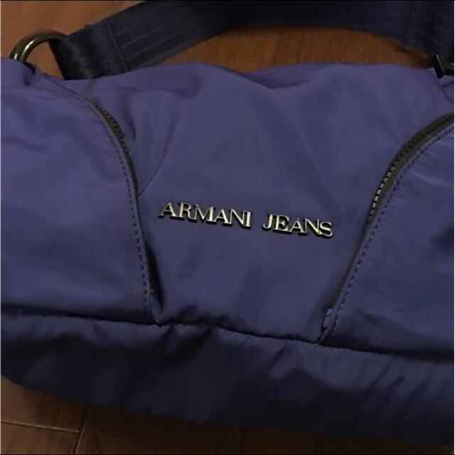 ARMANI JEANS(アルマーニジーンズ)の【アルマーニジーンズ】ショルダーバッグ ☆ロゴ チャーム ブルー レディースのバッグ(ショルダーバッグ)の商品写真