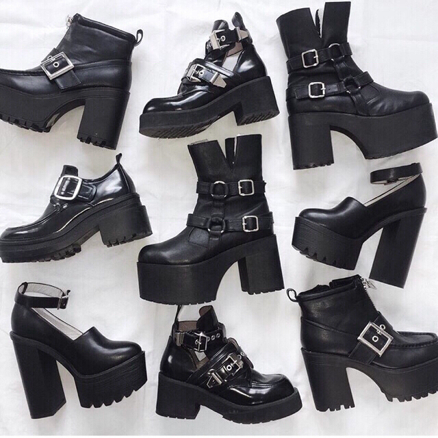 UNIF - 激レア DOLLSKILL Current Mood 厚底ブーツ ハーネスの UNIF - 激レア DOLLSKILL Current Mood 厚底ブーツ ハーネスの