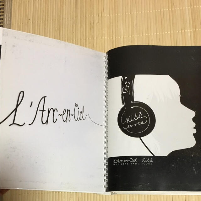 L'Arc～en～Ciel(ラルクアンシエル)のL'Arc~en~Ciel KISSオフシャルアルバムバンドスコア 楽器のスコア/楽譜(ポピュラー)の商品写真