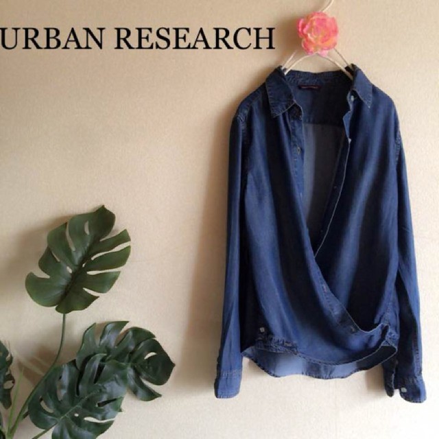 URBAN RESEARCH(アーバンリサーチ)のURBAN RESEARCH 2way デニムシャツ テンセル100% レディースのトップス(シャツ/ブラウス(長袖/七分))の商品写真