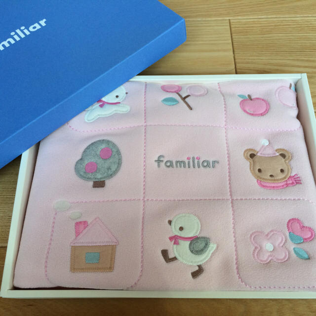 familiar(ファミリア)の【新品】familiarミニブランケット キッズ/ベビー/マタニティのこども用ファッション小物(おくるみ/ブランケット)の商品写真