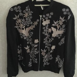 トップショップ(TOPSHOP)のTOPSHOP 花柄刺繍ブルゾン(ブルゾン)