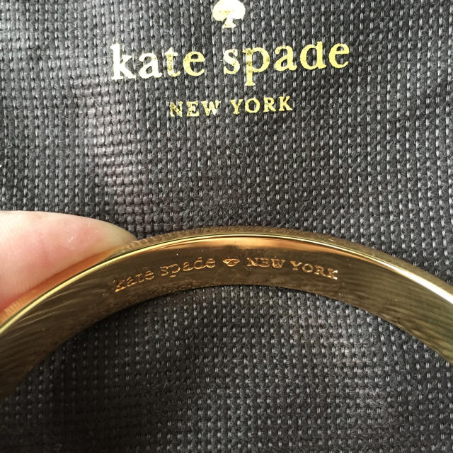 kate spade new york(ケイトスペードニューヨーク)の【kate spade】バングル レディースのアクセサリー(ブレスレット/バングル)の商品写真