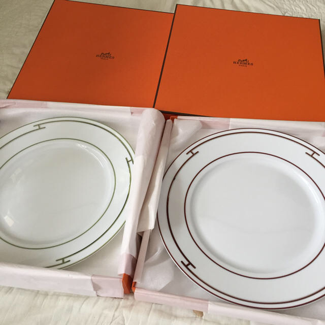 Hermes(エルメス)の新品未使用★HERMES エルメス  食器 皿 リズム グリーンのみ インテリア/住まい/日用品のキッチン/食器(食器)の商品写真