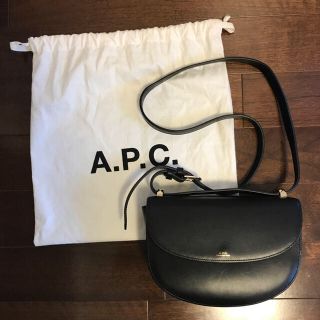 アーペーセー(A.P.C)の【期間限定お値引き！】APC Geneve 黒(ショルダーバッグ)