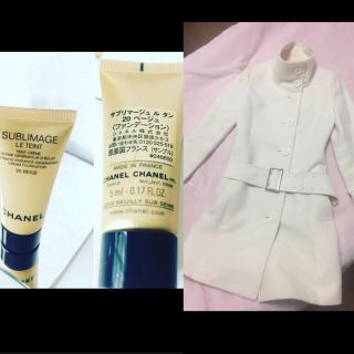 アプワイザーリッシェ(Apuweiser-riche)の💗CHANELミニファンデ＆とっても可愛い💓アプワイザーリッシェ白コート (ロングコート)