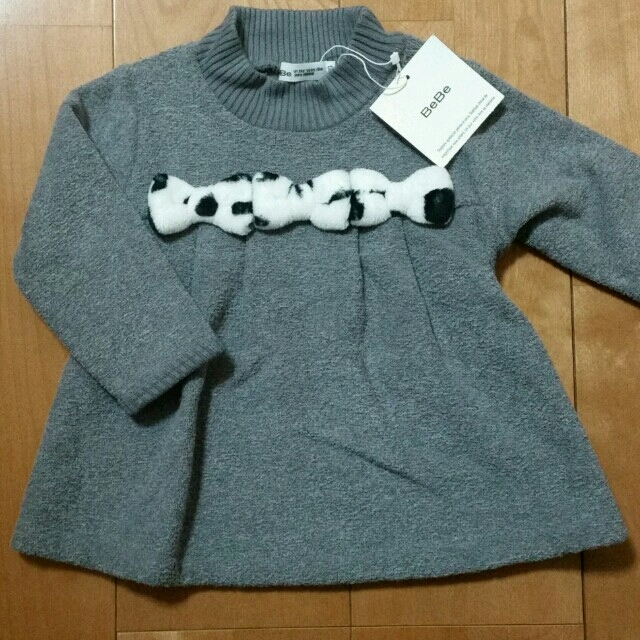 BeBe(ベベ)の裏地 フリース　トレーナー キッズ/ベビー/マタニティのキッズ服女の子用(90cm~)(Tシャツ/カットソー)の商品写真