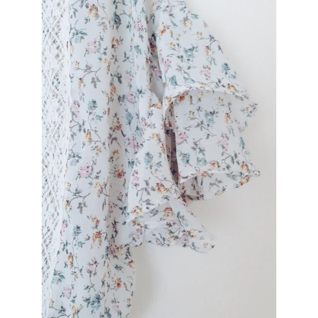 w closet(ダブルクローゼット)のw closet 花柄フリルトップス♡ レディースのトップス(シャツ/ブラウス(半袖/袖なし))の商品写真