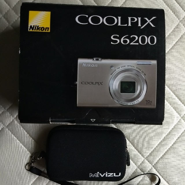 Nikon(ニコン)のNikon(ニコン) coolpix(クールピクス) S6200 ※オマケ付き スマホ/家電/カメラのカメラ(コンパクトデジタルカメラ)の商品写真