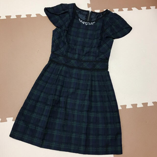 LAISSE PASSE(レッセパッセ)の【Lily様ご専用♡】レッセパッセ❤︎ビジュー付きチェック柄秋ワンピース♡ レディースのワンピース(ひざ丈ワンピース)の商品写真