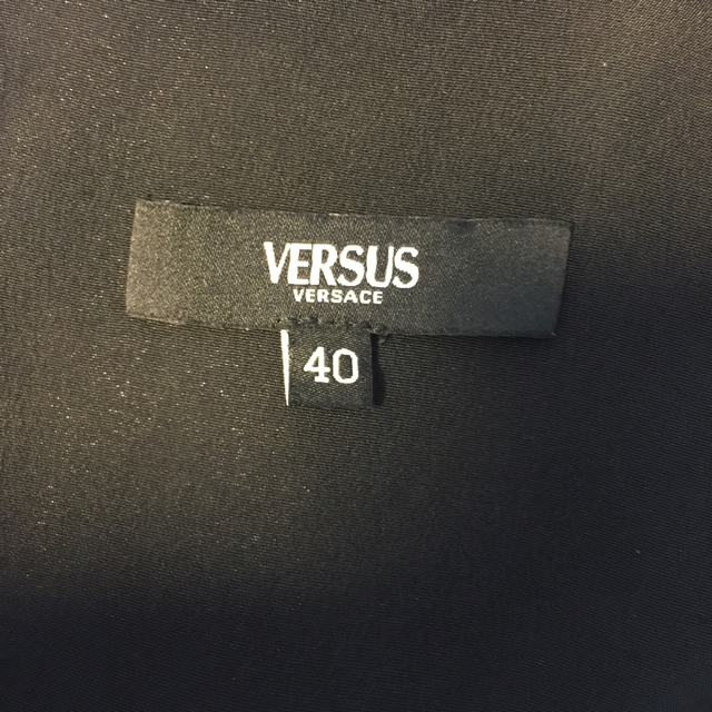 VERSUS(ヴェルサス)のh v C I 様専用 ✨VERSUS  ヴェルサス   レディースのワンピース(ひざ丈ワンピース)の商品写真