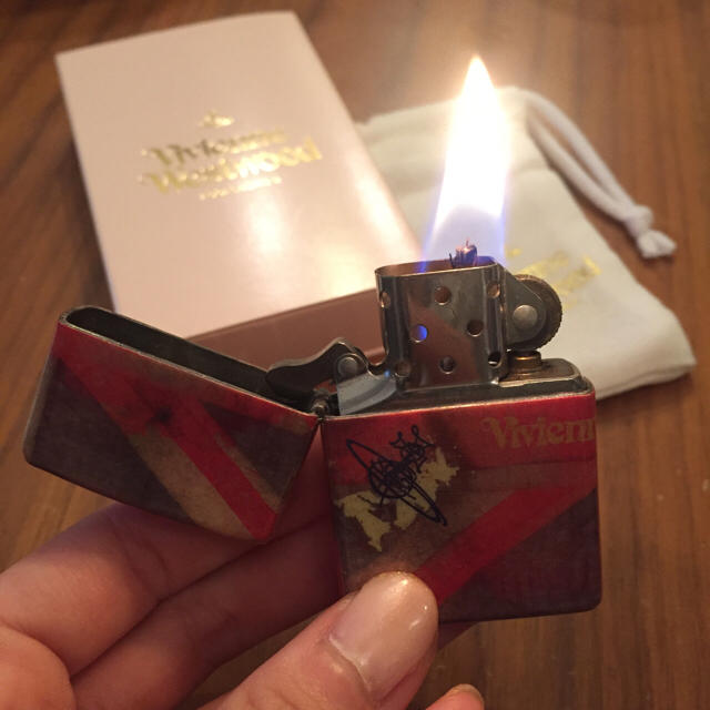 Vivienne Westwood(ヴィヴィアンウエストウッド)の【Zippo】ヴィヴィアンウエストウッド ジッポ ユニオンジャック メンズのファッション小物(タバコグッズ)の商品写真