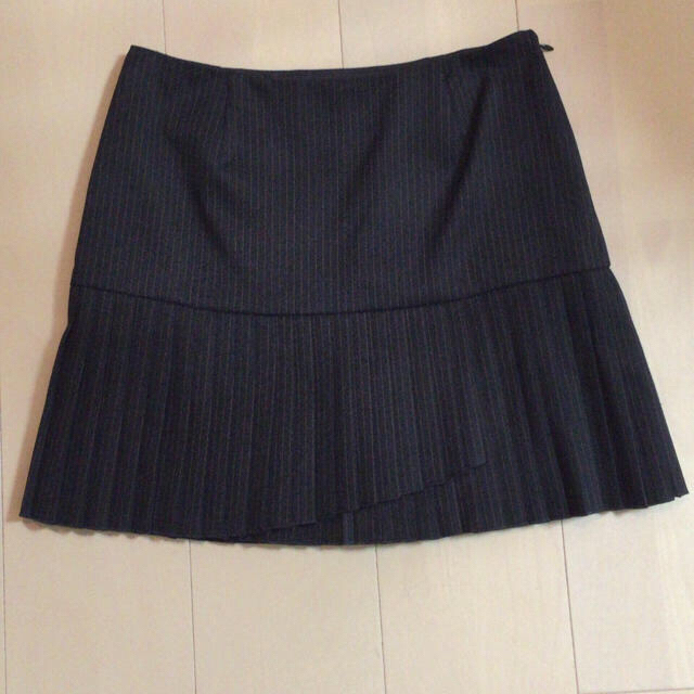 VIVAYOU(ビバユー)のVIVAYOU ベルトつきプリーツスカート レディースのスカート(ミニスカート)の商品写真