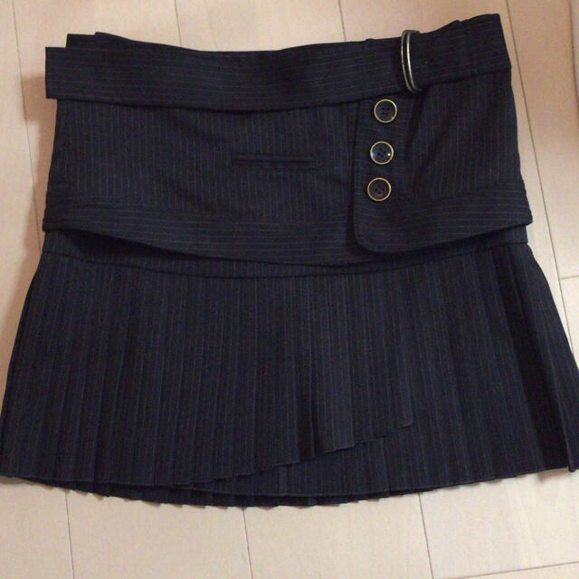 VIVAYOU(ビバユー)のVIVAYOU ベルトつきプリーツスカート レディースのスカート(ミニスカート)の商品写真