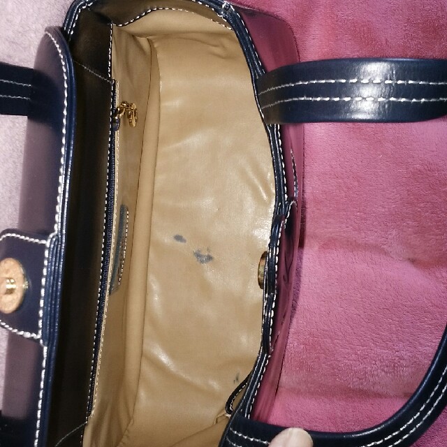 Kitamura(キタムラ)のキタムラ ハンドバッグ 牛革  紺色 レディースのバッグ(ハンドバッグ)の商品写真