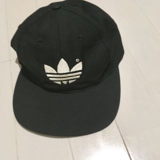 アディダス(adidas)のadidas／アディダスロゴキャップ／ブラック(キャップ)