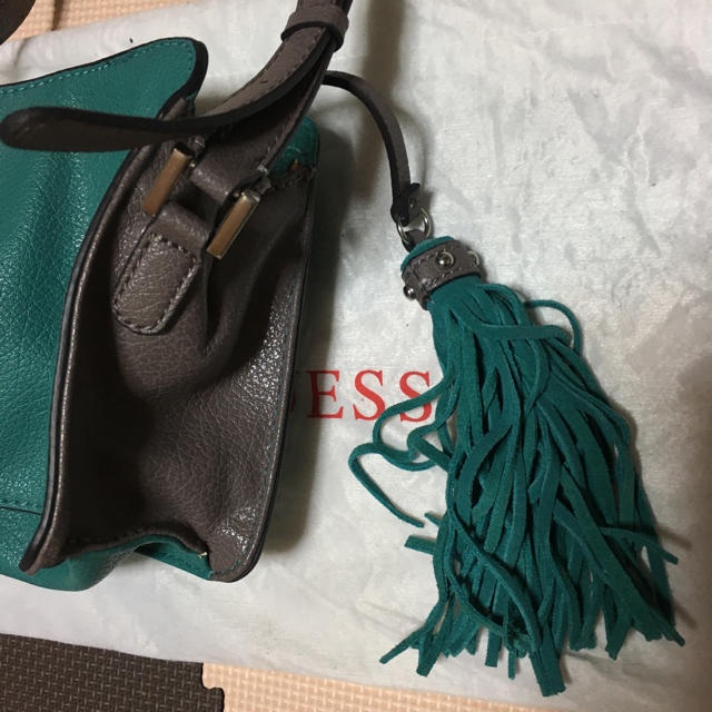 GUESS(ゲス)のGUESS ショルダーバッグ レディースのバッグ(ショルダーバッグ)の商品写真