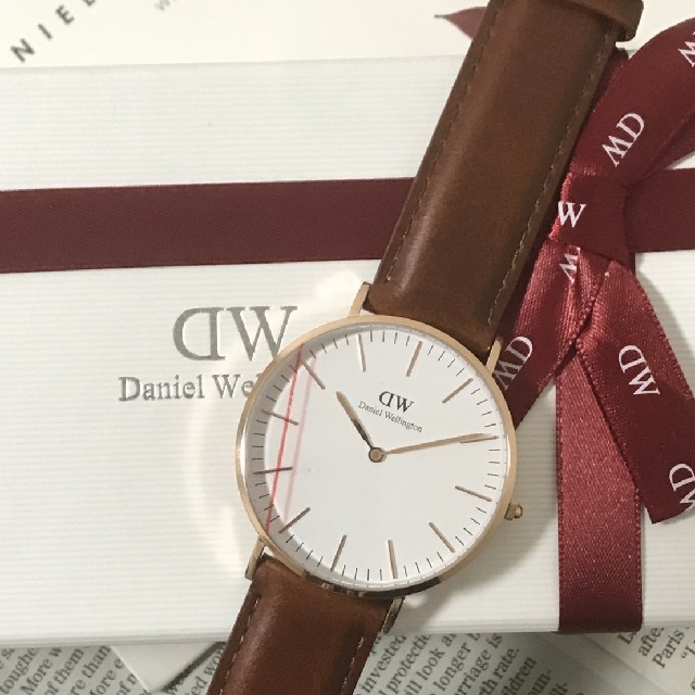 Daniel Wellington(ダニエルウェリントン)の秋に落ちつく40mmブラウンカラー☆ダニエルウェリントン腕時計 メンズの時計(腕時計(アナログ))の商品写真