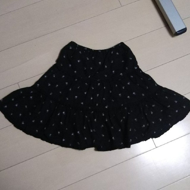 COMME CA ISM(コムサイズム)のCOMME CA ISM黒フレアスカート120 キッズ/ベビー/マタニティのキッズ服女の子用(90cm~)(スカート)の商品写真