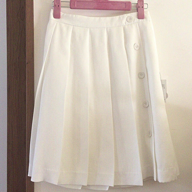 MISCH MASCH(ミッシュマッシュ)のMISCH MASCH*オフホワイトプリーツスカート レディースのスカート(ひざ丈スカート)の商品写真
