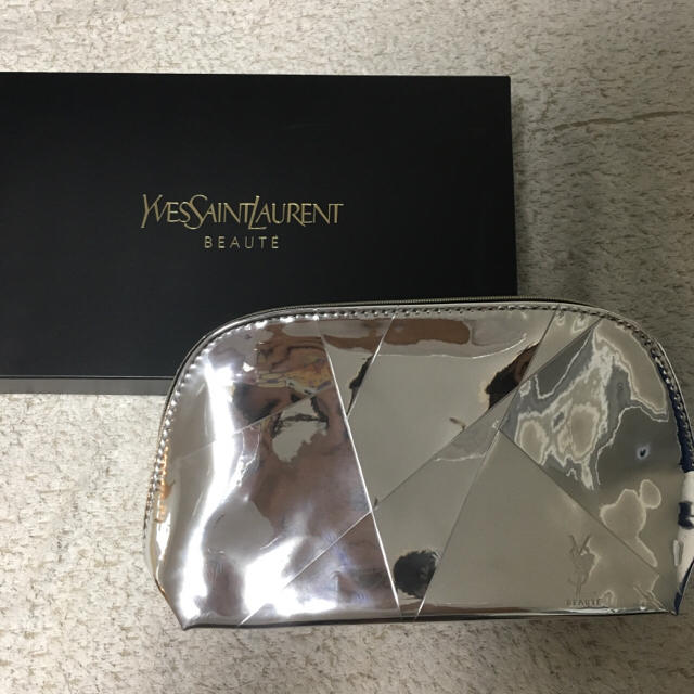 Yves Saint Laurent Beaute(イヴサンローランボーテ)の新品☆イブサンローラン BLACK OPIUM他サンプル・ポーチセット コスメ/美容のキット/セット(サンプル/トライアルキット)の商品写真