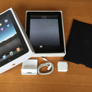 iPad - 初代iPad WiFi 16GB 充電器+ケーブル+純正カバー＋おまけ付きの ...