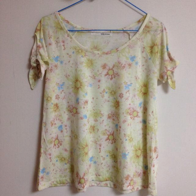 mysty woman(ミスティウーマン)の花柄Tシャツ レディースのトップス(Tシャツ(半袖/袖なし))の商品写真