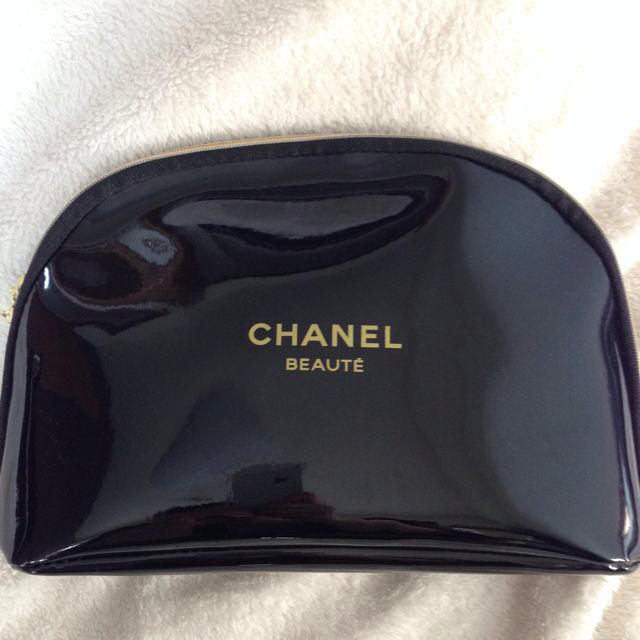 CHANEL(シャネル)のChanel エナメルポーチ 大 レディースのファッション小物(ポーチ)の商品写真