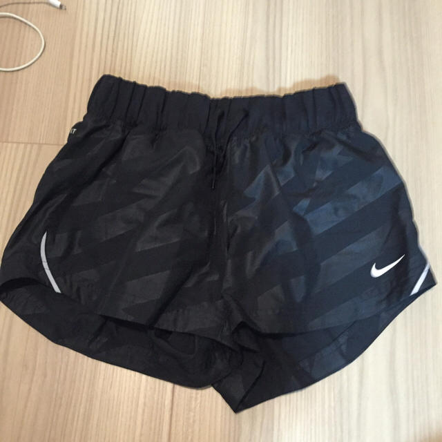 NIKE(ナイキ)のナイキショートパンツ スポーツ/アウトドアのランニング(ウェア)の商品写真