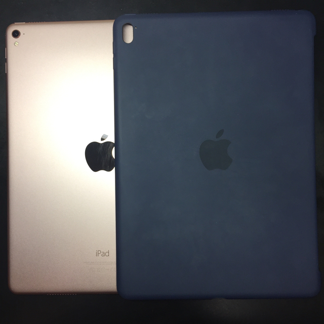 Apple 純正スマートキーボード、シリコンカバー付きの通販 by AMG's shop｜アップルならラクマ - iPad Pro お得爆買い
