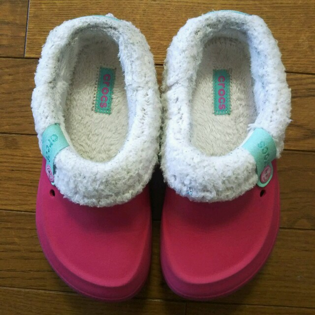 crocs(クロックス)のクロックス キッズ ボアサンダル ブリッツェン 21cm ピンク キッズ/ベビー/マタニティのキッズ靴/シューズ(15cm~)(スニーカー)の商品写真