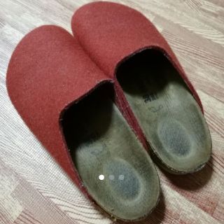 ビルケンシュトック(BIRKENSTOCK)のビルケンシュトック　スリッパ【値下げしました！】(サンダル)