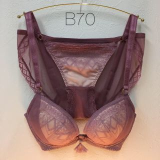 トリンプ(Triumph)の♡m&m様専用♡【新品】B70 トリンプ Dress ブラ&ショーツセット(ブラ&ショーツセット)