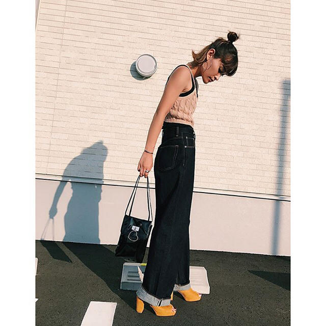 AZUL by moussy(アズールバイマウジー)の新品 24インチ ハイウエストワイドデニムパンツ レディースのパンツ(デニム/ジーンズ)の商品写真