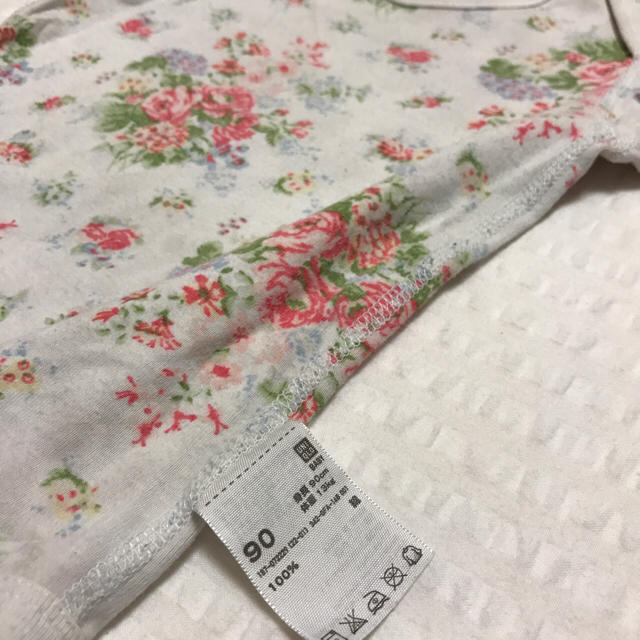 LAURA ASHLEY(ローラアシュレイ)の⭐️即完売した UNIQLO ×  Laura ashleyのロンパース 90 キッズ/ベビー/マタニティのキッズ服女の子用(90cm~)(下着)の商品写真