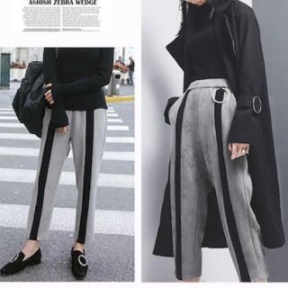 ザラ(ZARA)のグレーのみ今週発送可！新品 モード系 着痩せ パンツ ウエストリング付き(カジュアルパンツ)