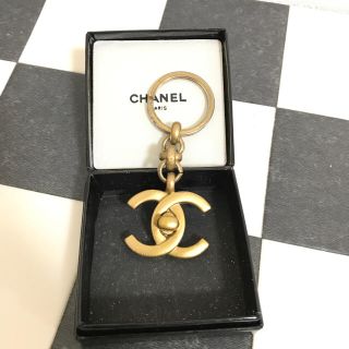 シャネル(CHANEL)のぱんだとうさぎさま専用☆シャネル キーホルダー ゴールド レア 正規品(キーホルダー)