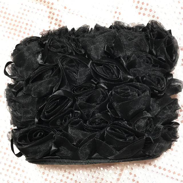 ローズブーケのフォーマルバッグ：ブラック レディースのバッグ(ハンドバッグ)の商品写真
