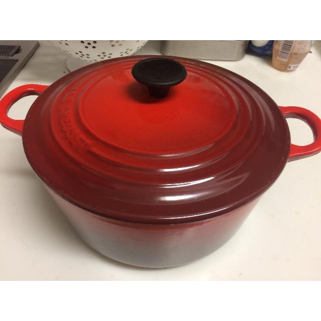 LE CREUSET(ルクルーゼ)のル・クルーゼ ココットロンド 22センチ インテリア/住まい/日用品のキッチン/食器(鍋/フライパン)の商品写真