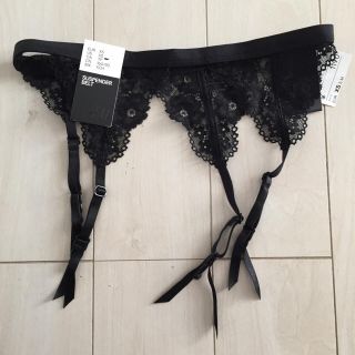 エイチアンドエム(H&M)の新品未使用！H&M ブラックレース セクシー♡ガーターベルト(その他)