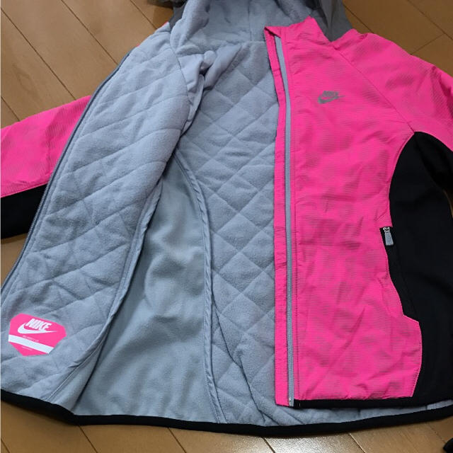 NIKE(ナイキ)の新品 140㎝ ナイキ 中綿ハーフ プロテクト ジャケット キッズ/ベビー/マタニティのキッズ服女の子用(90cm~)(ジャケット/上着)の商品写真