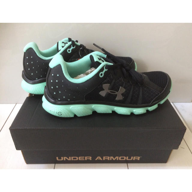 UNDER ARMOUR(アンダーアーマー)の新品⭐️¥10,260アンダーアーマー☆Ladies'マイクロG【24cm】 レディースの靴/シューズ(スニーカー)の商品写真