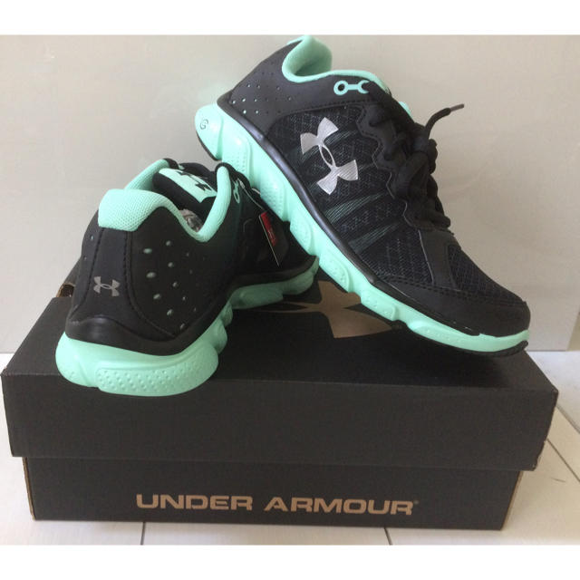 UNDER ARMOUR(アンダーアーマー)の新品⭐️¥10,260アンダーアーマー☆Ladies'マイクロG【24cm】 レディースの靴/シューズ(スニーカー)の商品写真