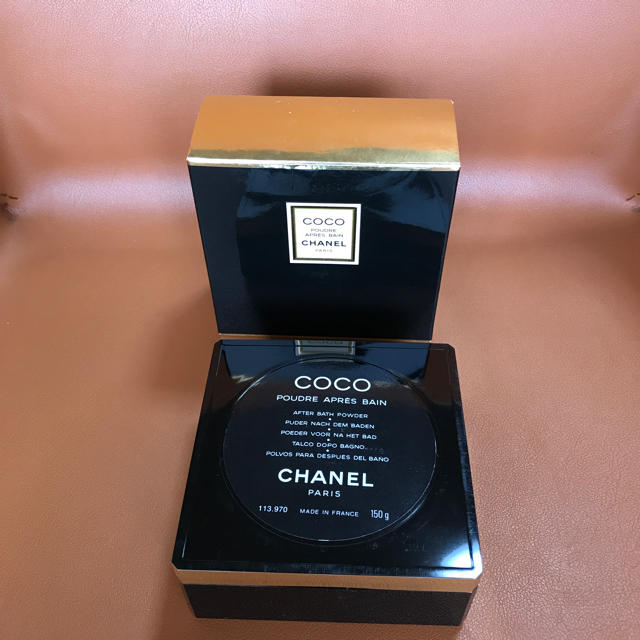 CHANEL(シャネル)のCOCO CHANEL ココシャネル バスパウダー ボディパウダー未使用品 コスメ/美容のボディケア(バスグッズ)の商品写真